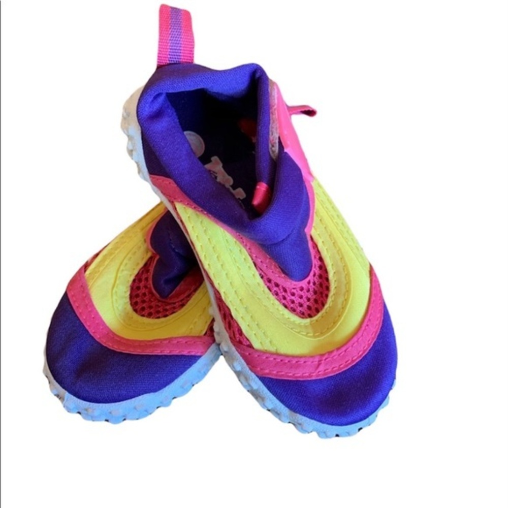 Kidgets water shoes size 6